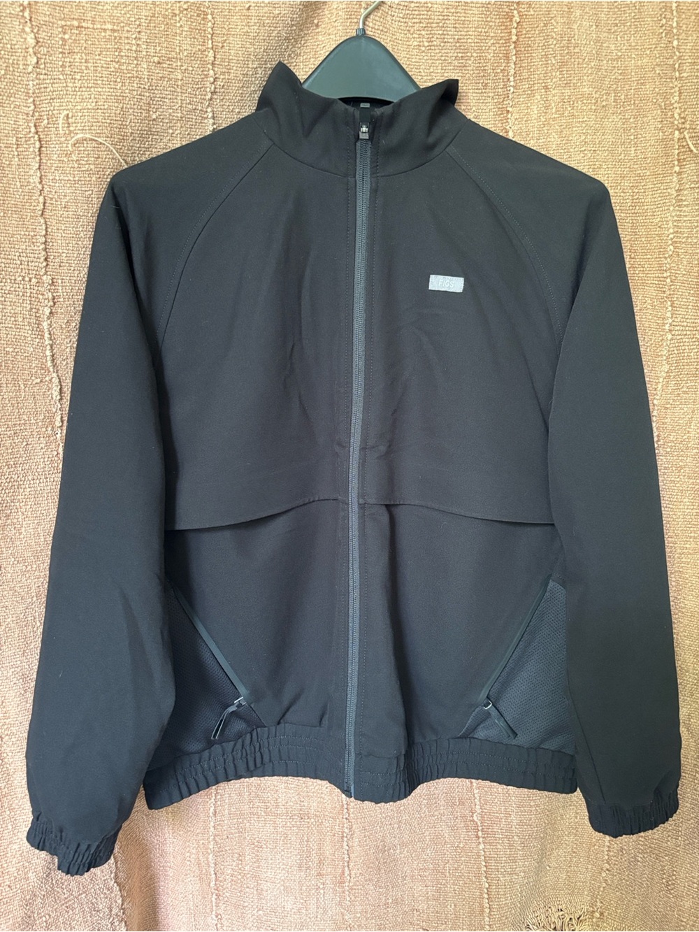 FIGS Sydney Scrub Jacket in Black M